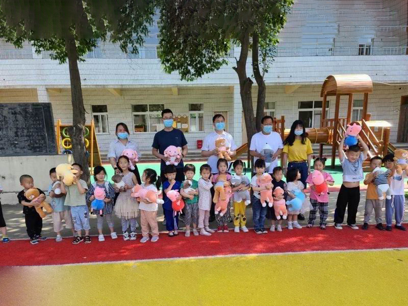 2019年6月 给辖区“儿童之家”送去节日祝福